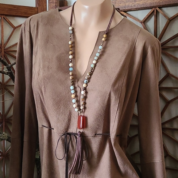 SALE TODAY BEAUTIFUL SUEDE BROWN COWGIRL TOP. - Picture 4 of 16